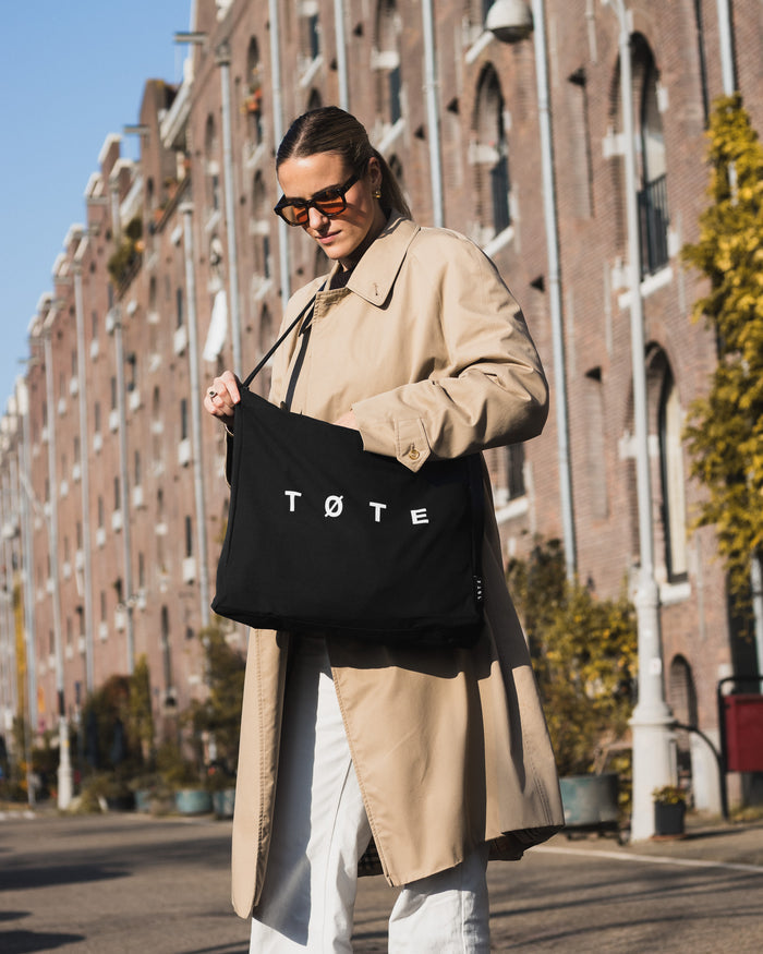 Black TØTE Bag