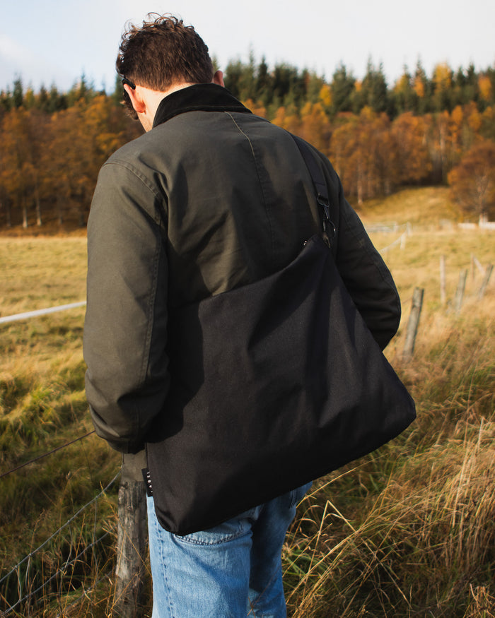 FIN Carry | Black