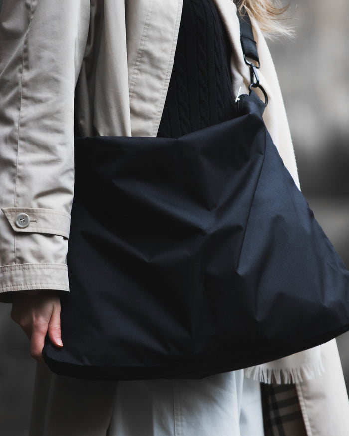 FIN Carry | Black