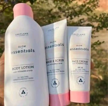 Oriflame Glow Essentials Body Lotion 250ml | With Vitamin E & B3 - Glow by Sudais
