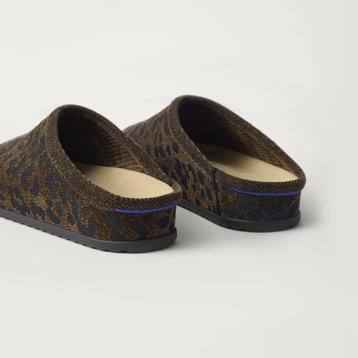 Close up of the heel of The Casual Clog in ReVelvet™ Cheetah, with Rothy's signature blue halo.