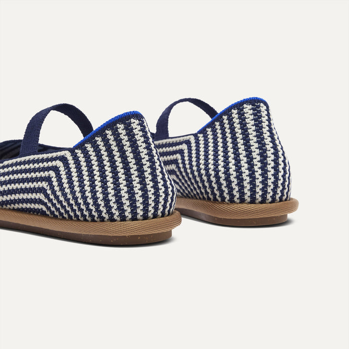 Close up of the heel of The Cruiser Mary Jane in Blackberry Stripe, with Rothy's signature blue halo.
