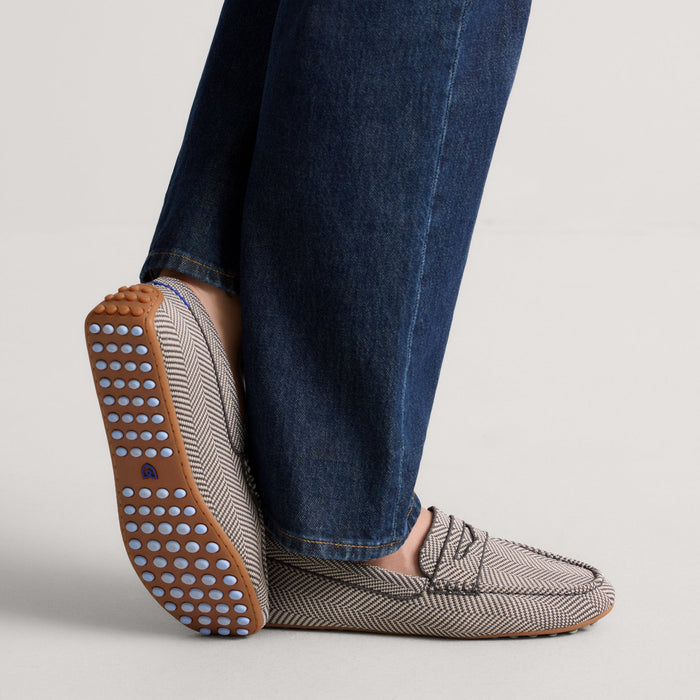 hover | Model wearing The Daily Driver in Iron Herringbone.