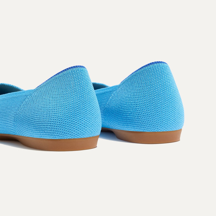 Close up of the heel of The Daily Flat in Robin Blue, with Rothy's signature blue halo.