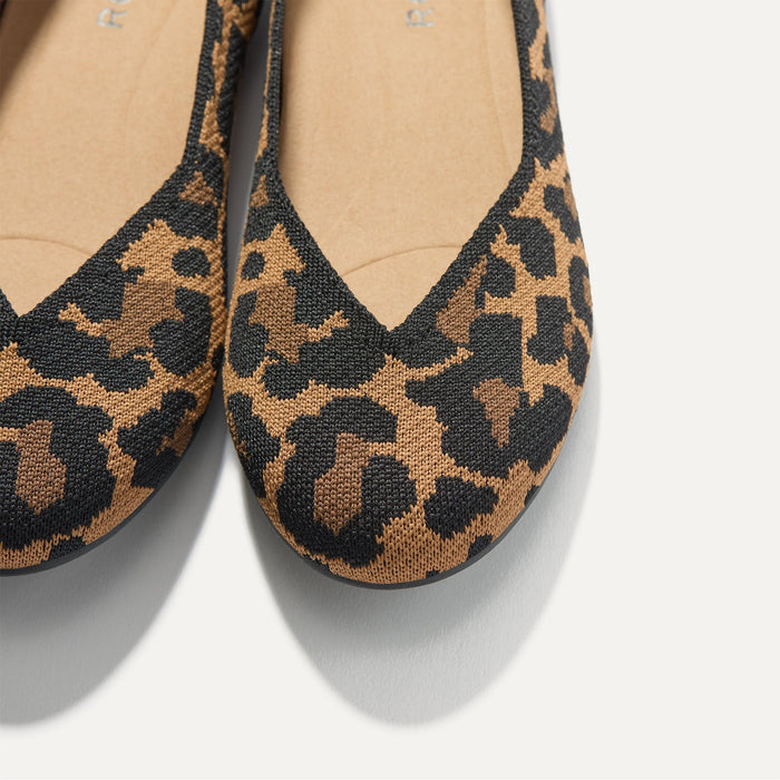 Close up of the toe and vamp of The Daily Flat in Sable Spot.