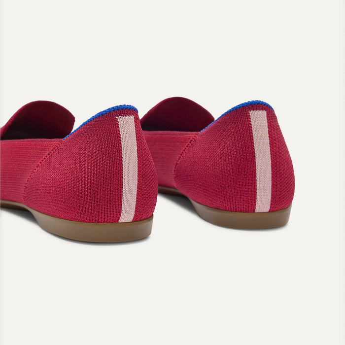 Close up of the heel of The Daily Loafer in Red Rose, with Rothy's signature blue halo.
