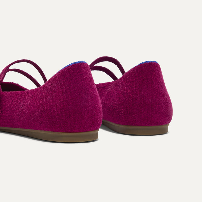 Close up of the heel of The Double Buckle Mary Jane in ReVelvet Mulberry, with Rothy's signature blue halo.