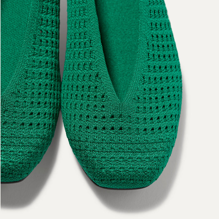 Close up of the toe and V-shaped vamp on The Max Square Ballerina in Clover Mesh.