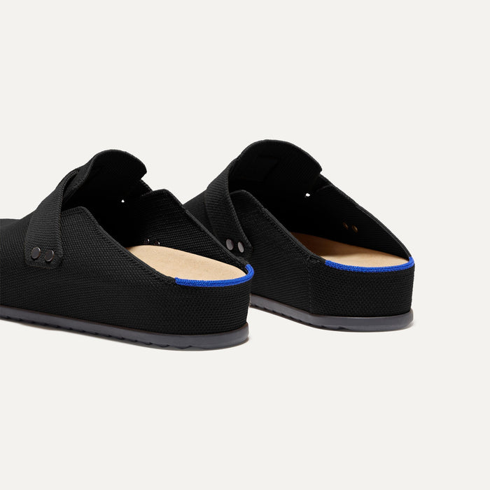Close up of the heel of The Men's Clog in Soft Black, with Rothy's signature blue halo.