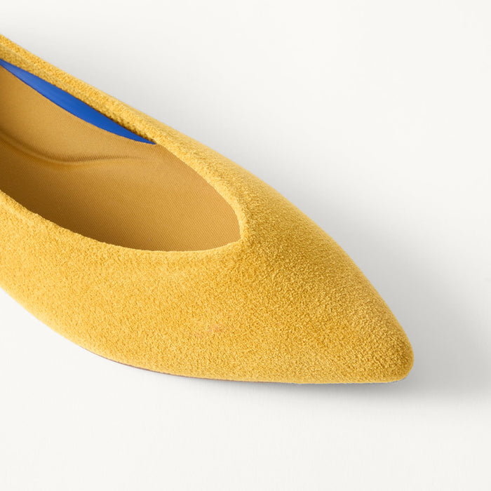 macro | Close up of the toe and vamp on The Point III in ReVelvet Saffron.