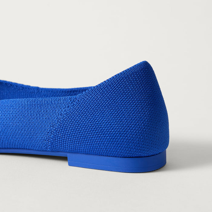 Close up of the heel of The Point III in Rothy's Blue, with Rothy's signature blue halo.