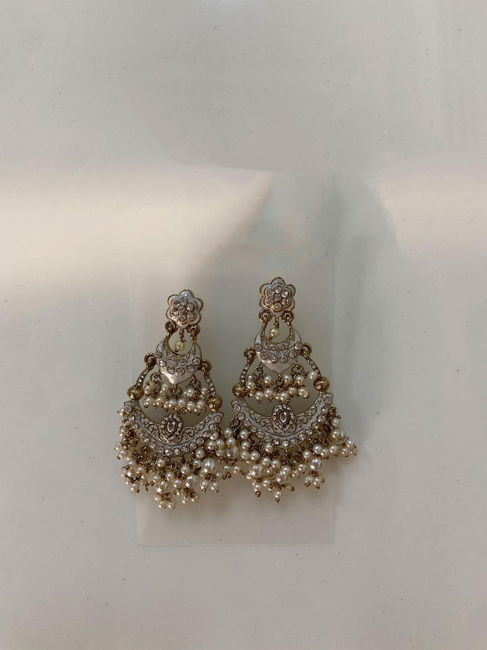 Tiered Polki Chaandbali With Pearl Jhumkas.