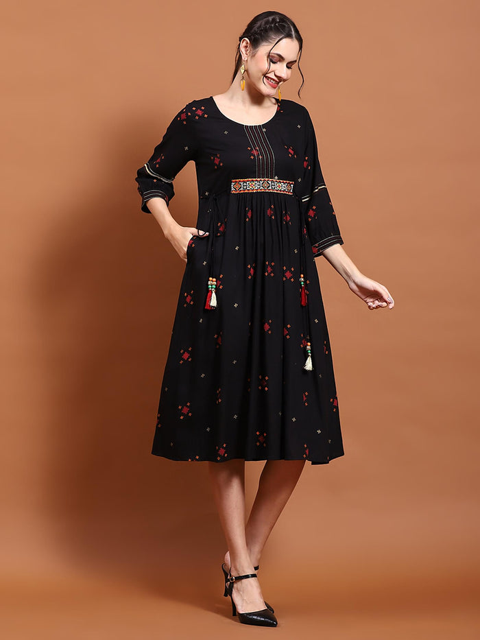 Women Black Geometric Print Dress.