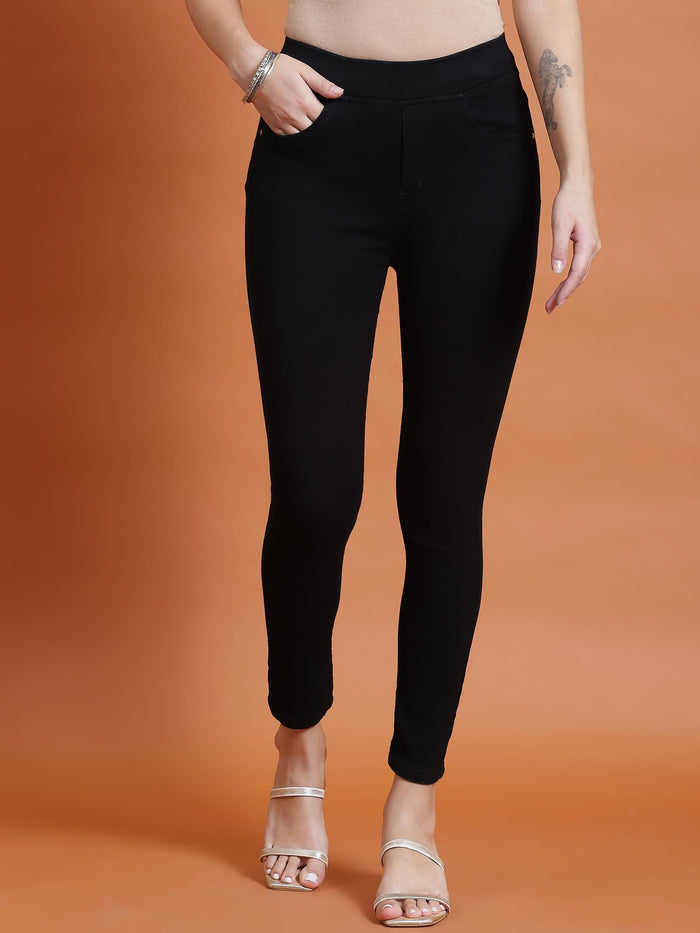 Women Black Solid Narrow Jegging.