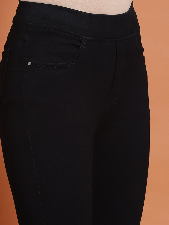 Women Black Solid Narrow Jegging.