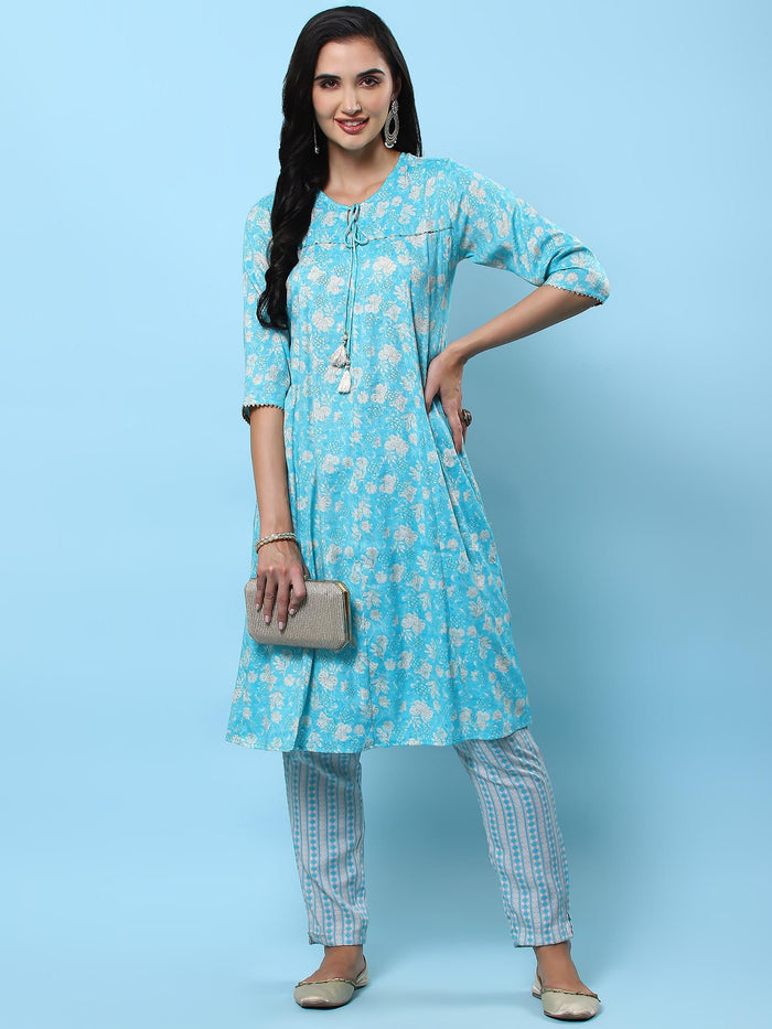 Women Blue Floral Printed Kurta With Trouser.