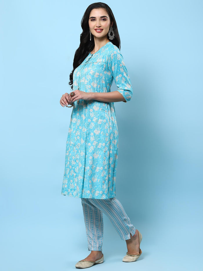 Women Blue Floral Printed Kurta With Trouser.