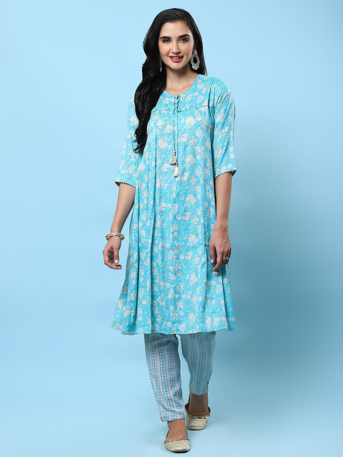 Women Blue Floral Printed Kurta With Trouser.