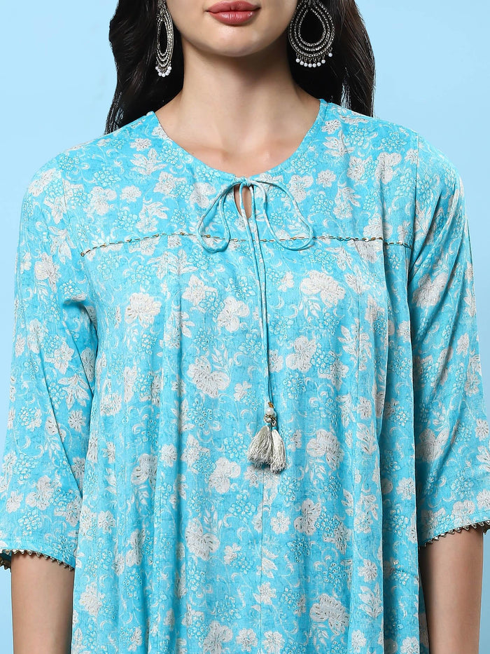 Women Blue Floral Printed Kurta With Trouser.
