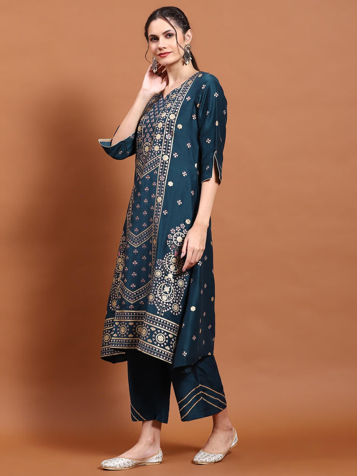 Women Blue Geometric Print Kurta With Comfort Pant.