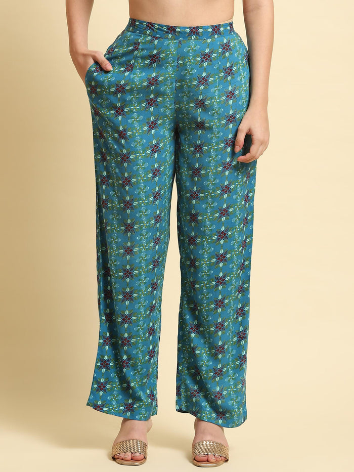 Women Blue Geometric Printed Kurta With Comfort Pant.