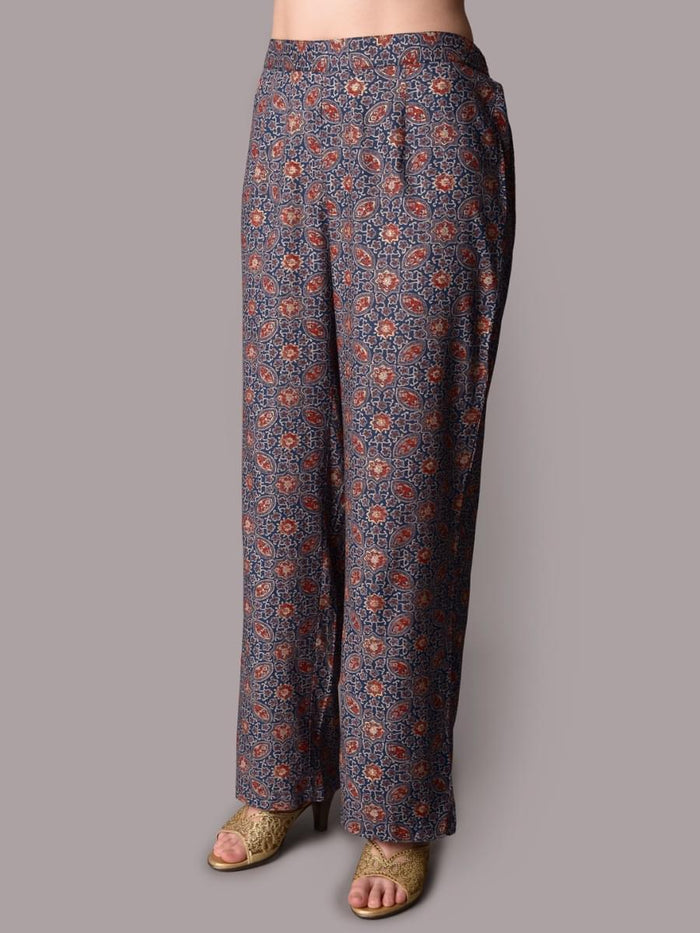 Women Blue Kurta With Trouser.