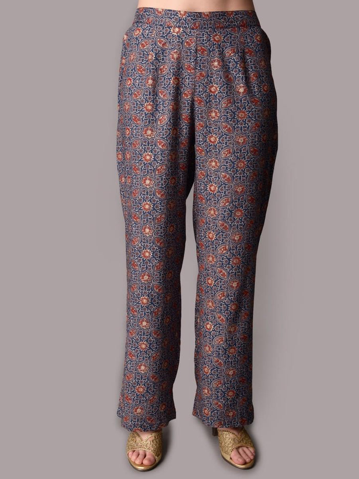 Women Blue Kurta With Trouser.
