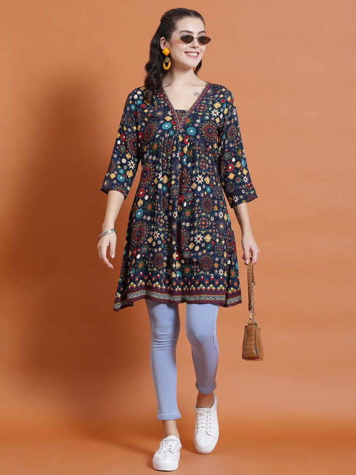Women Blue Solid Narrow Jegging.