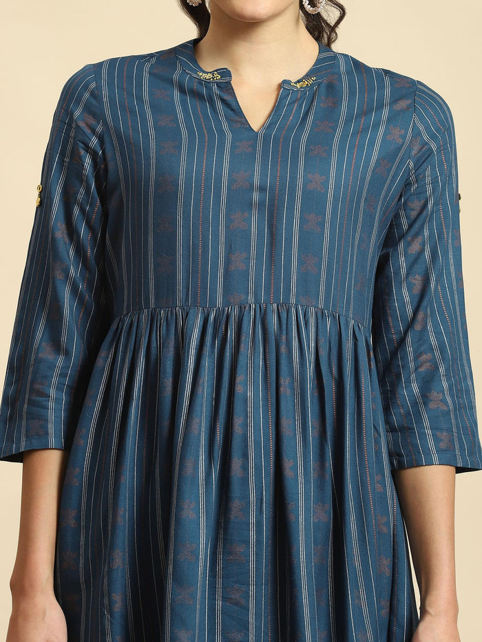 Women Blue Stripe Print Co-Ord Set.