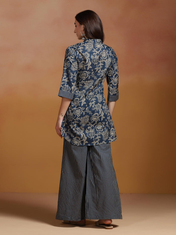Women Cambric Indigo Printed Kurta With Wide Leg Pant.