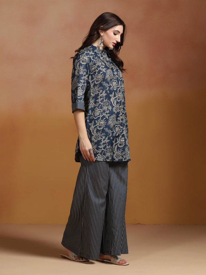 Women Cambric Indigo Printed Kurta With Wide Leg Pant.