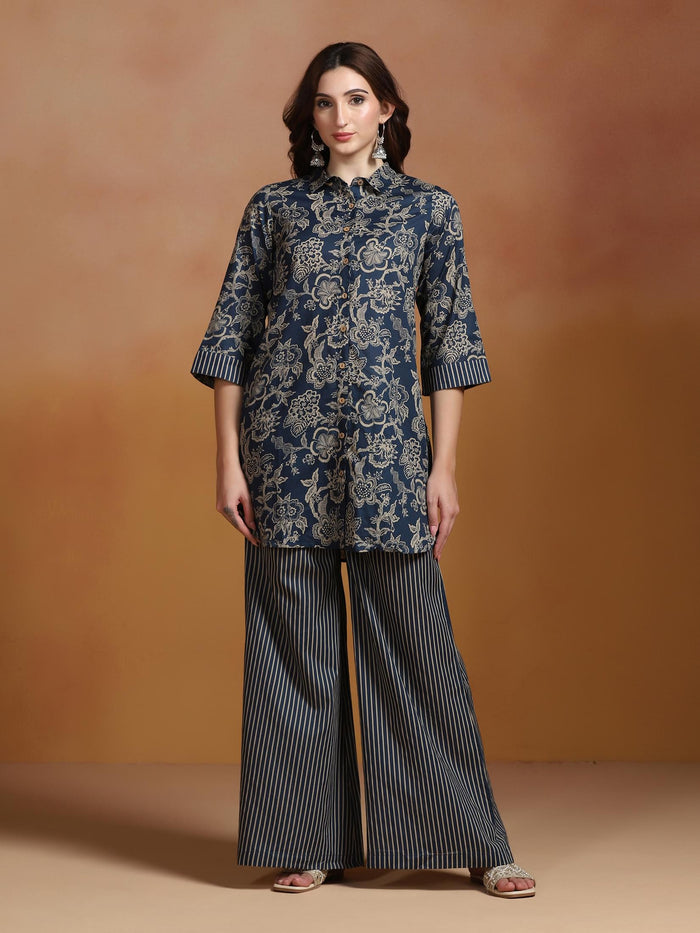 Women Cambric Indigo Printed Kurta With Wide Leg Pant.