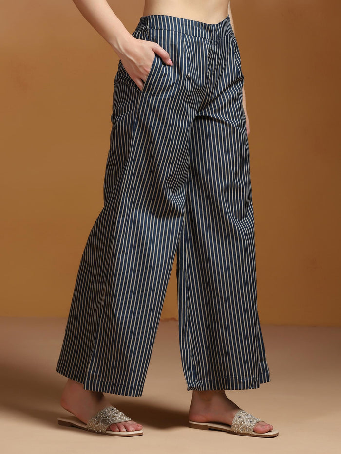 Women Cambric Indigo Printed Kurta With Wide Leg Pant.