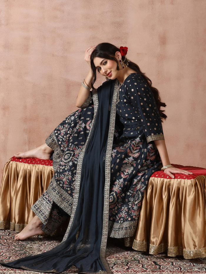 Women Chanderi Grey Printed Kurta Comfort Pant Dupatta.