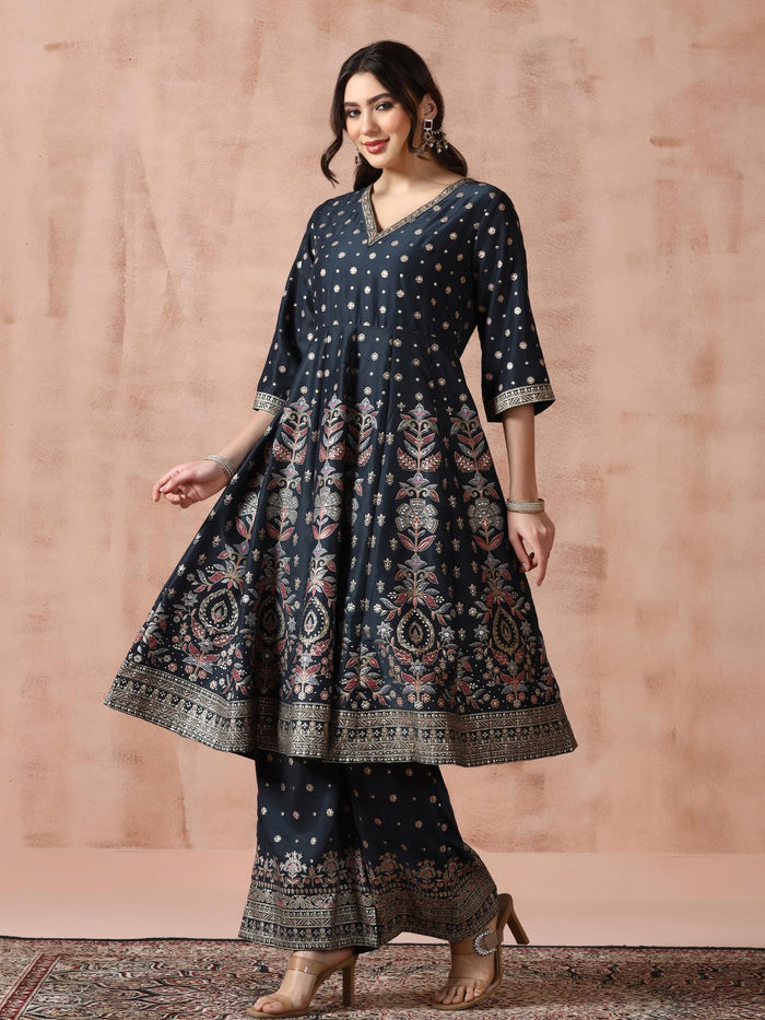 Women Chanderi Grey Printed Kurta Comfort Pant Dupatta.
