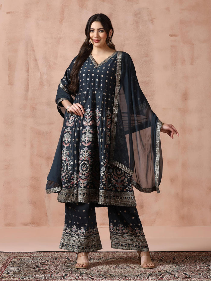 Women Chanderi Grey Printed Kurta Comfort Pant Dupatta.
