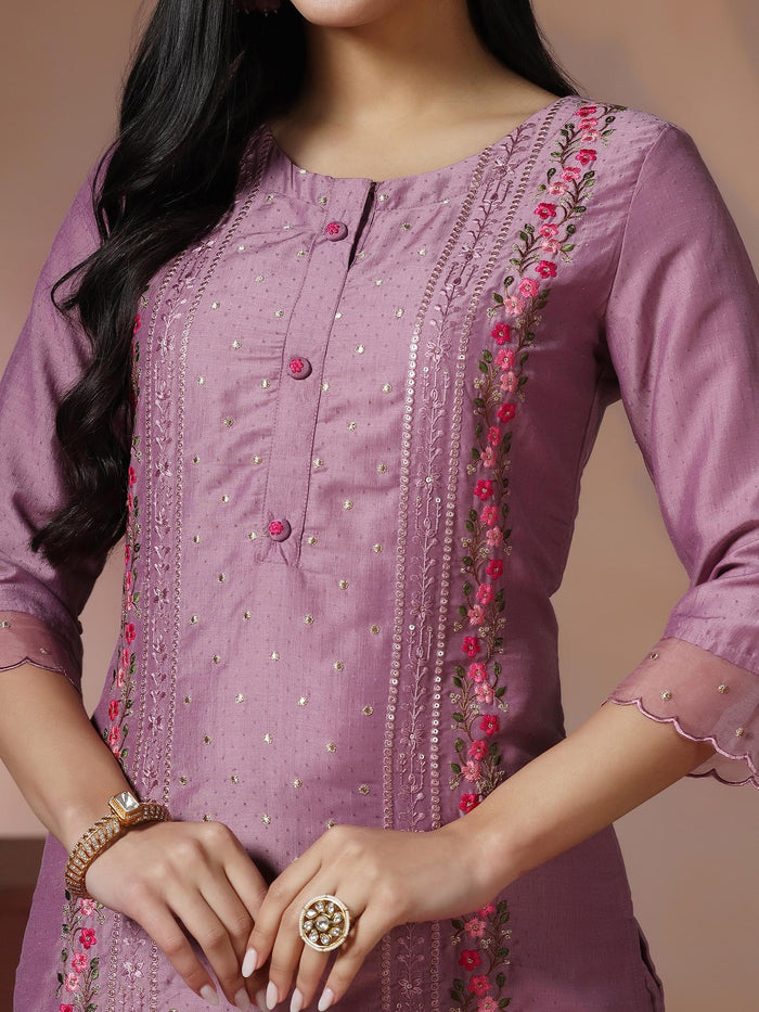 Women Chinon Lilac Embroidered Kurta Comfort Pant Dupatta.