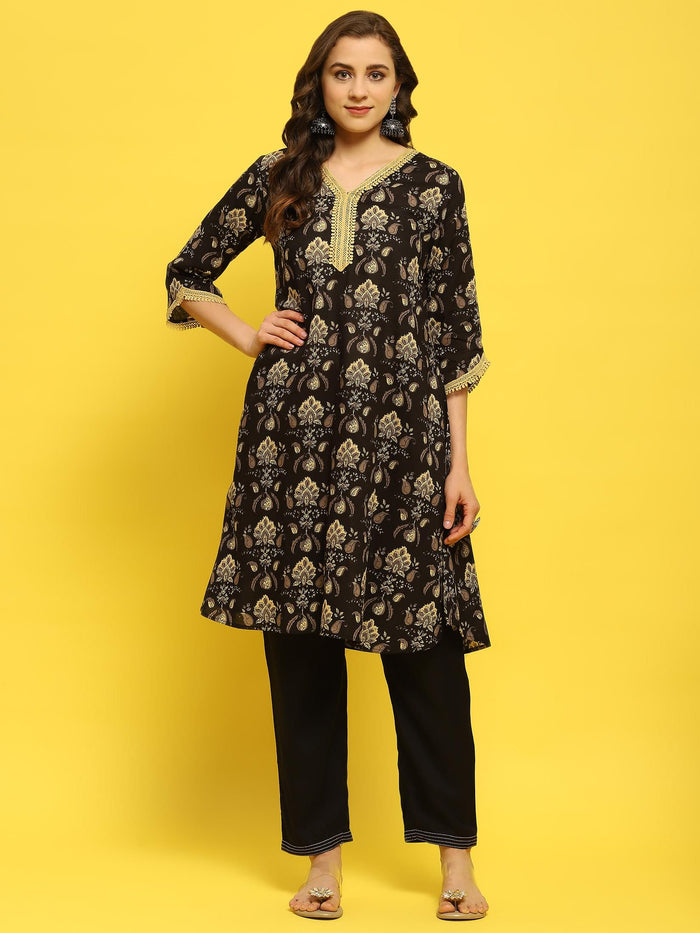 Women Cotton Black Floral Print Kurta With Trouser.