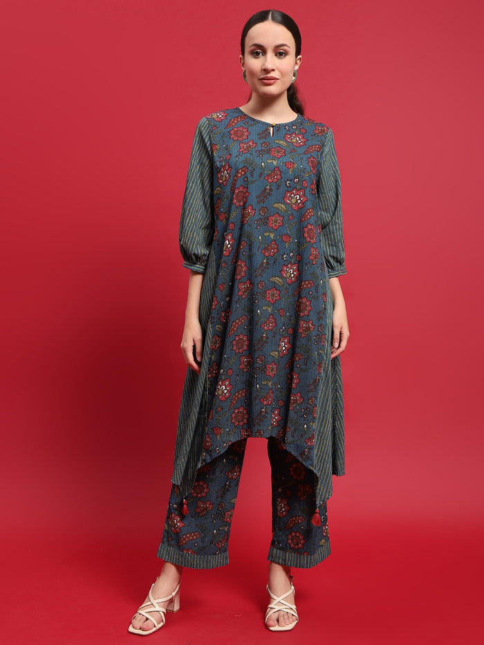 Women Cotton Blue Floral Print Kurta With Comfort Pant.
