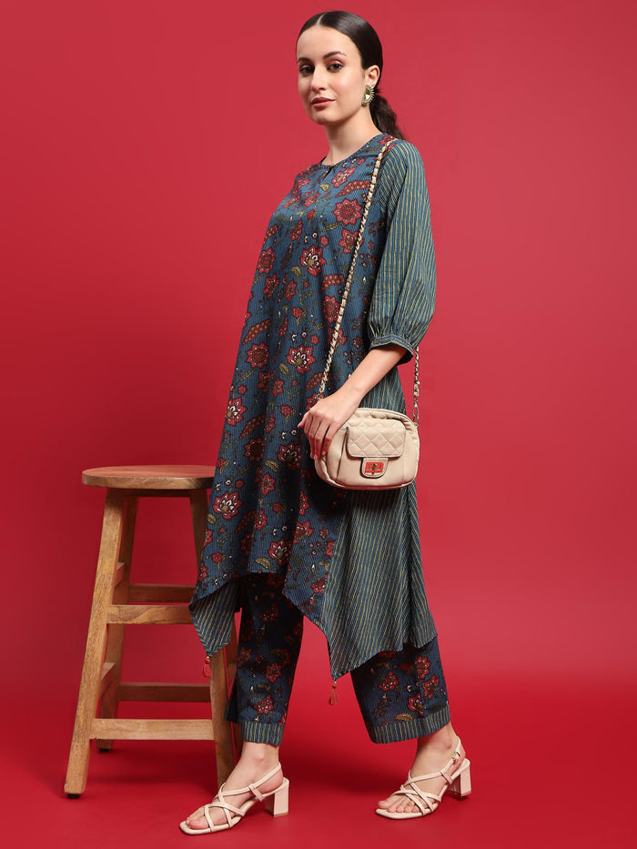 Women Cotton Blue Floral Print Kurta With Comfort Pant.