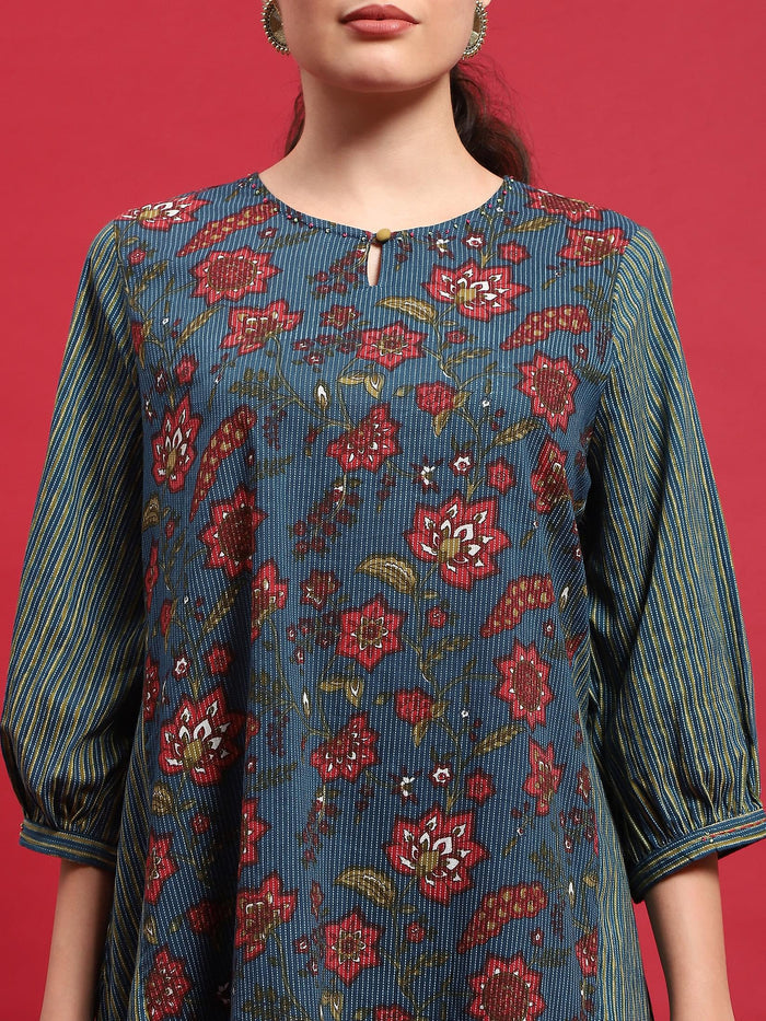 Women Cotton Blue Floral Print Kurta With Comfort Pant.