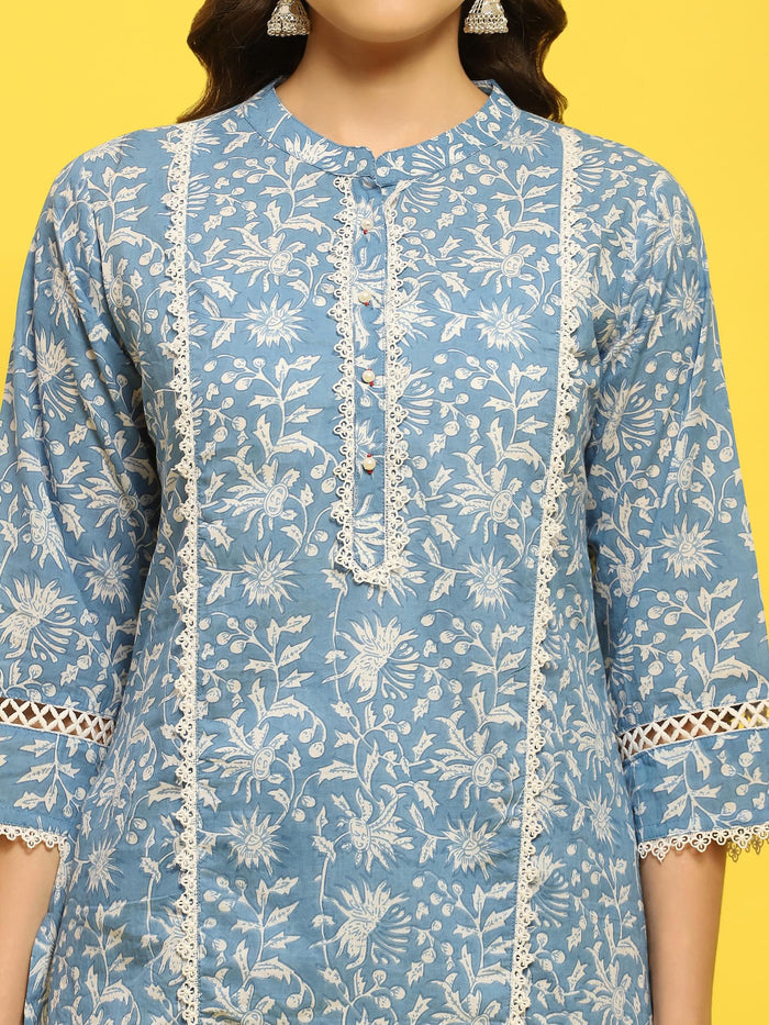 Women Cotton Blue Floral Print Kurta With Trouser.