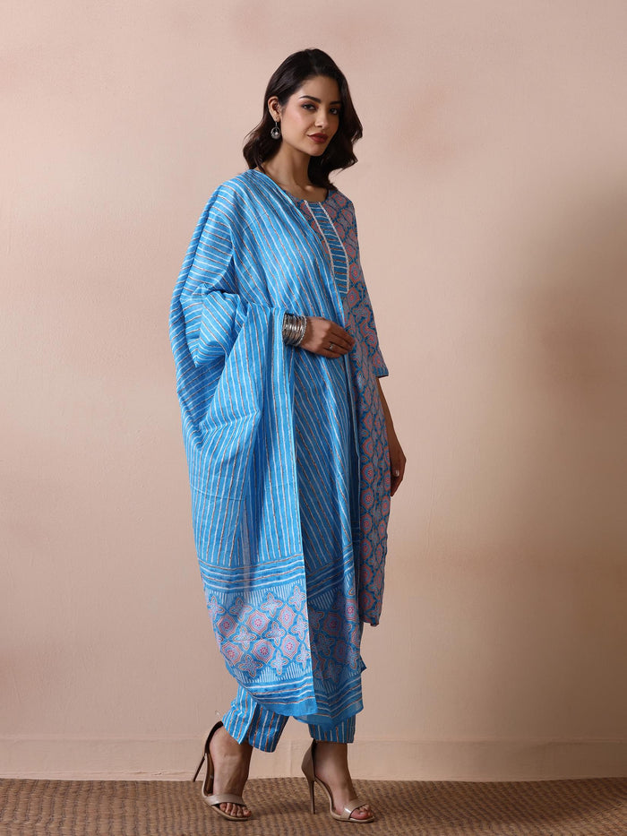 Women Cotton Blue Printed Kurta Trouser With Dupatta.