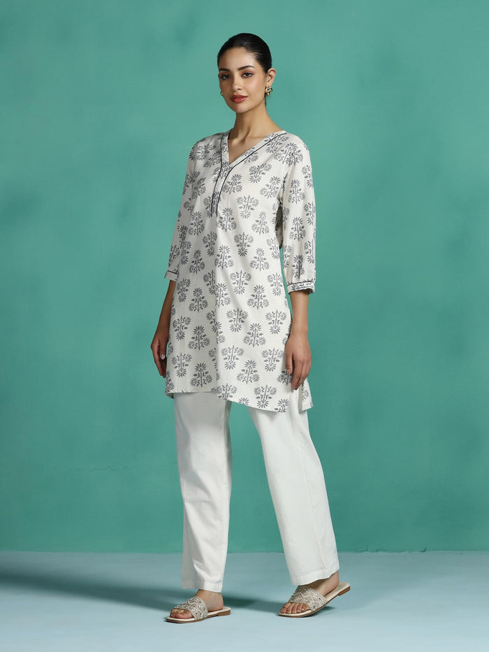 Women Cotton Flex Off White Printed Tunic.
