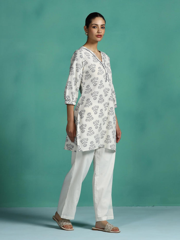 Women Cotton Flex Off White Printed Tunic.