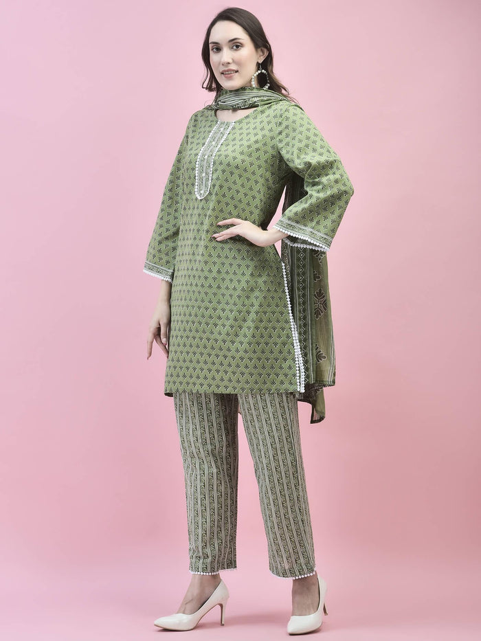 Women Cotton Green Floral Print Kurta Comfort Pant Dupatta.