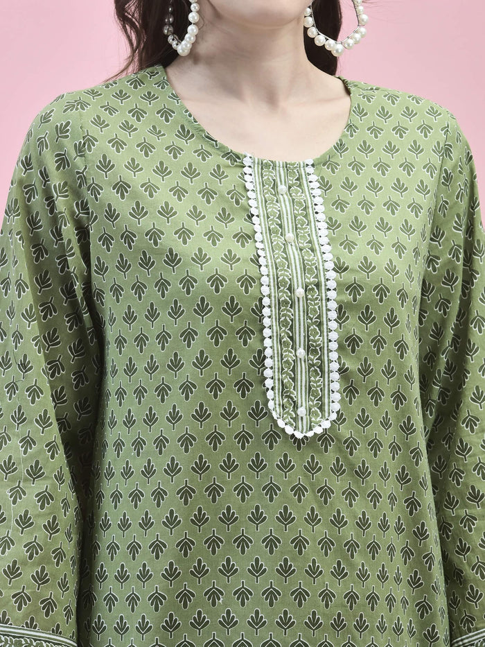 Women Cotton Green Floral Print Kurta Comfort Pant Dupatta.