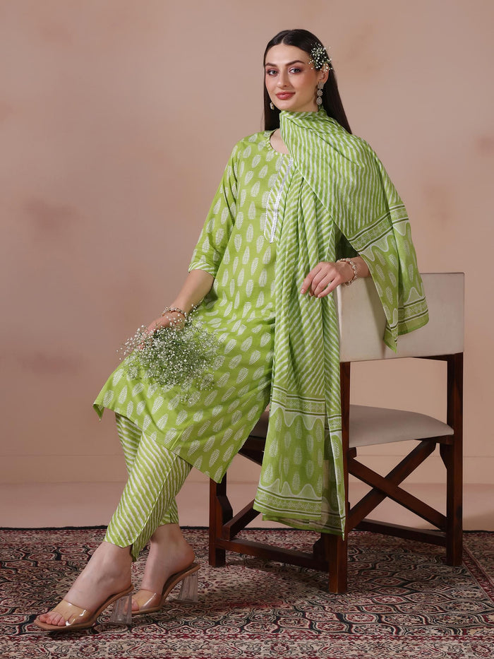 Women Cotton Green Printed Kurta Trouser With Dupatta.