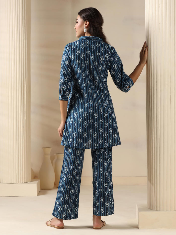 Women Cotton Indigo Geometric Print Co-Ord Set.