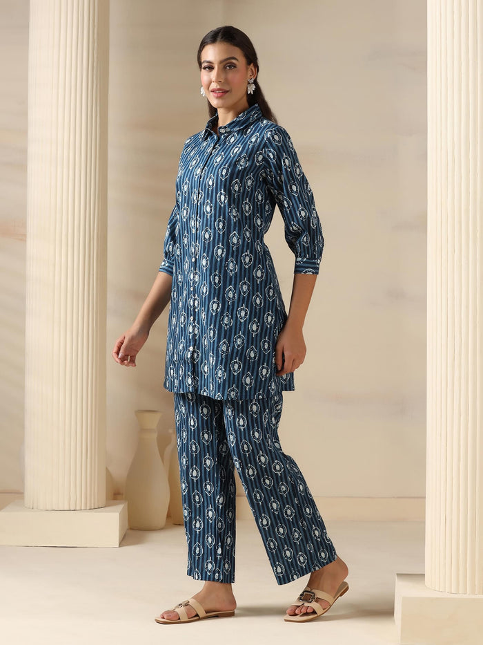Women Cotton Indigo Geometric Print Co-Ord Set.